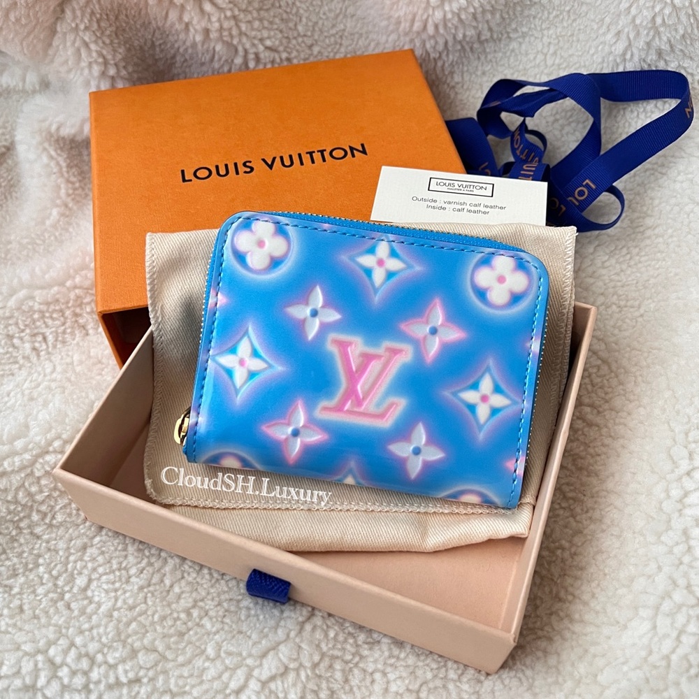 Auth Louis Vuitton Blue Vernis Monogram Zip Card Holder Wallet - New Condition